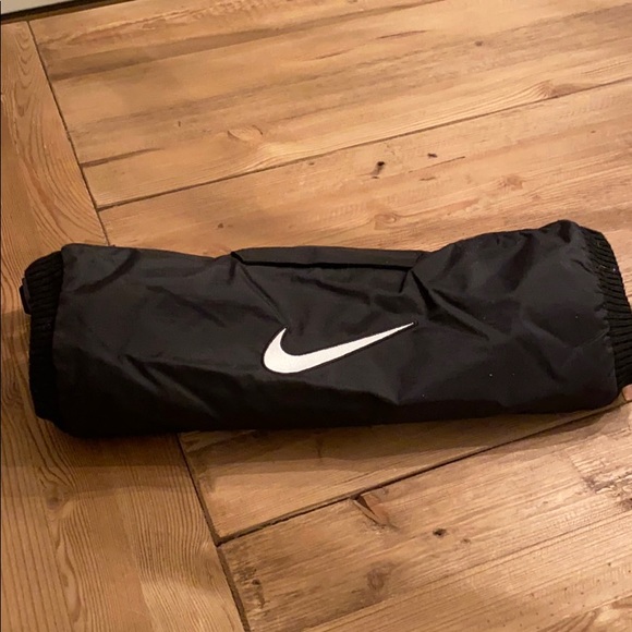 nike pro hyperwarm football hand warmer